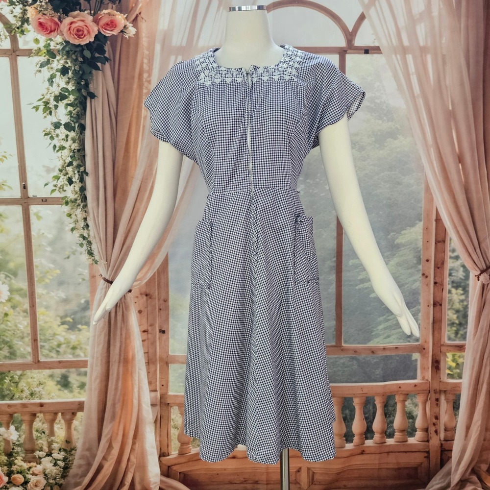 Vintage 1950s Gingham House Dress Navy Blue White Embroidered Patch Pockets
